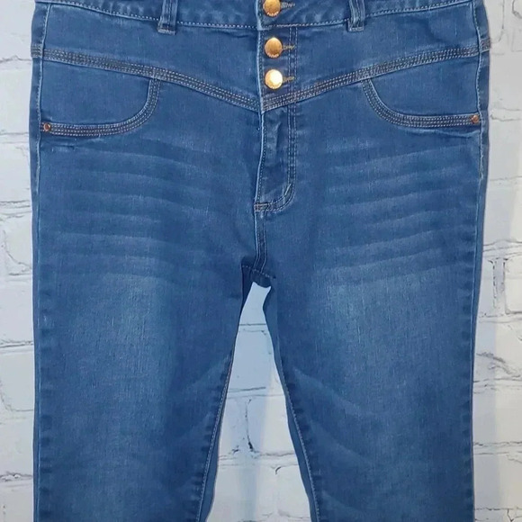 Refuge Jeans Womens Size 6 Denim 3 Button Closure High Waisted Skinny Leg - Picture 4 of 8